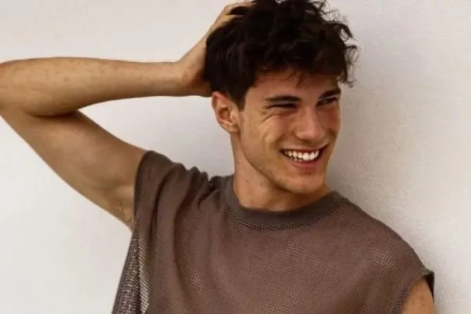 Italy’s ‘most handsome man’ leaves modeling career to become a priest