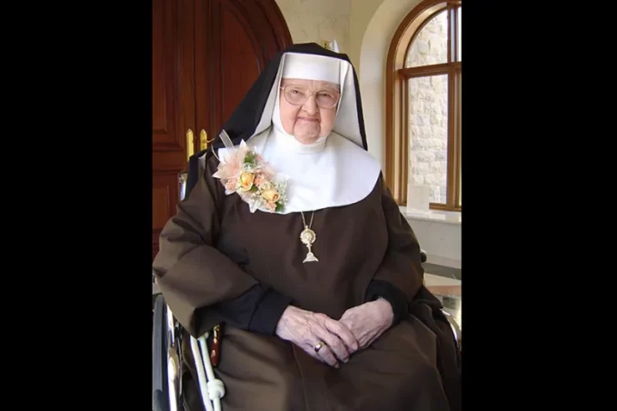 Five suggestions from Mother Angelica for Holy Week