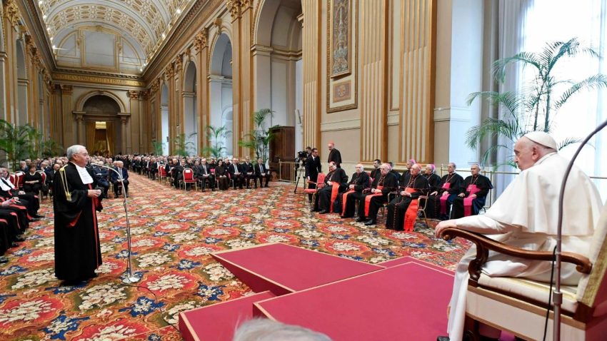 Pope opens Vatican judicial year: Doing justice requires the virtue of courage