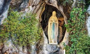 Rezo del Santo Rosario desde Lourdes. Hoy 22 de abril de 2024.