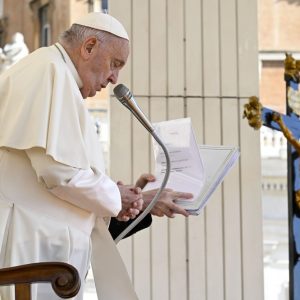 Pope offers prayers for prisoners of war and victims of torture